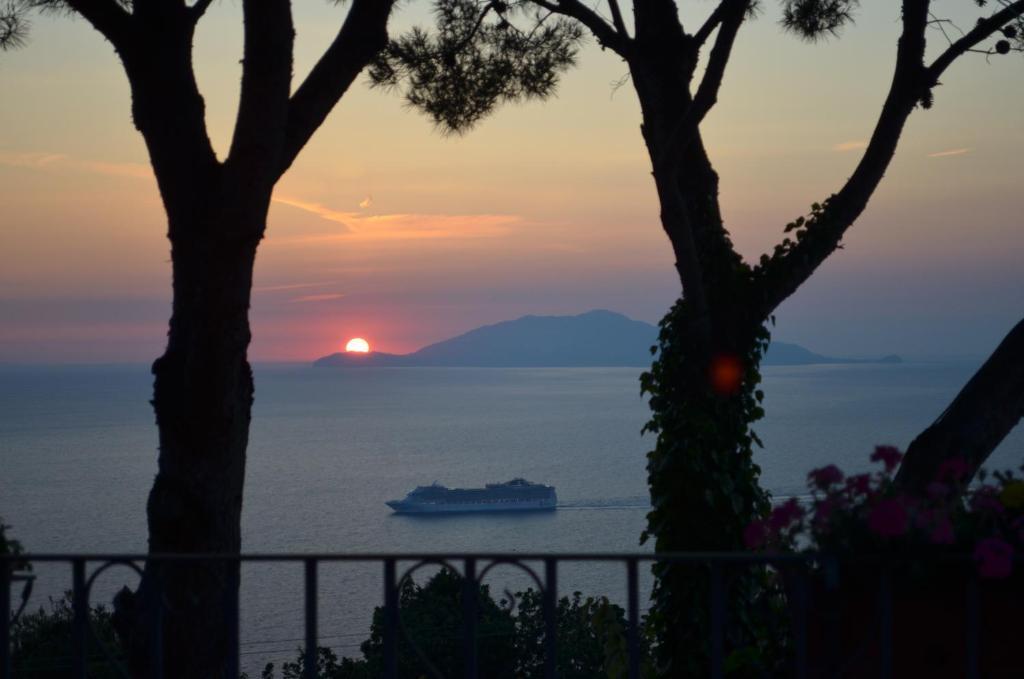 Le Ginestre Di Capri Bb & Holiday House Anacapri  Luaran gambar