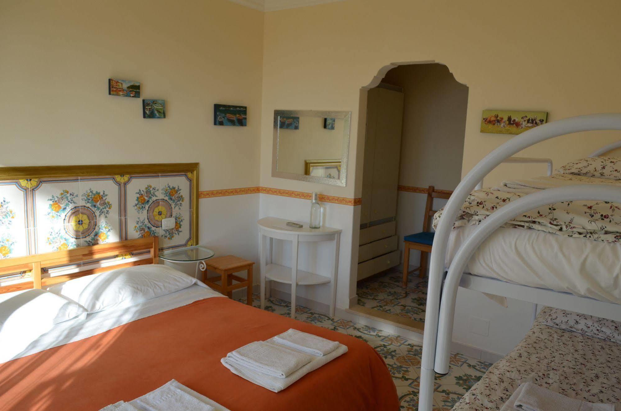 Le Ginestre Di Capri Bb & Holiday House Anacapri  Luaran gambar