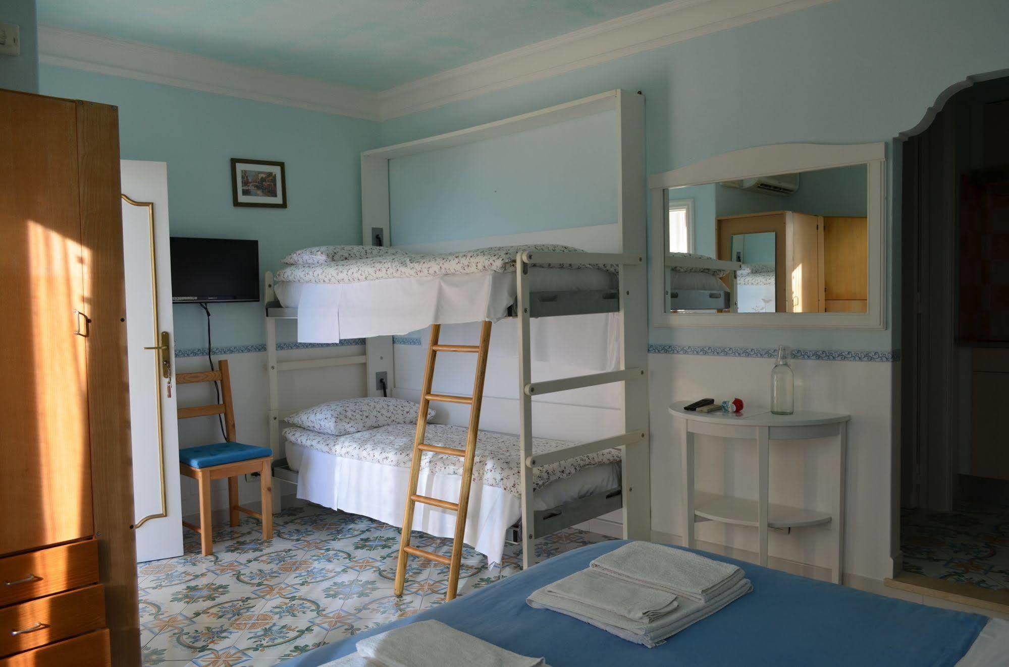 Le Ginestre Di Capri Bb & Holiday House Anacapri  Luaran gambar